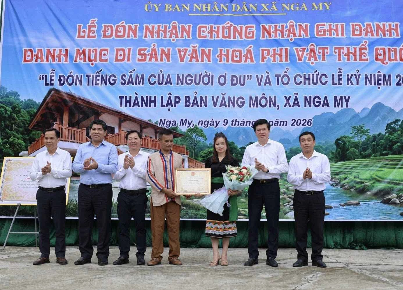 Trao chứng nhận Di sản Văn hóa phi vật thể quốc gia cho nghi lễ “đón tiếng sấm” của người Ơ Đu, xã Nga My
